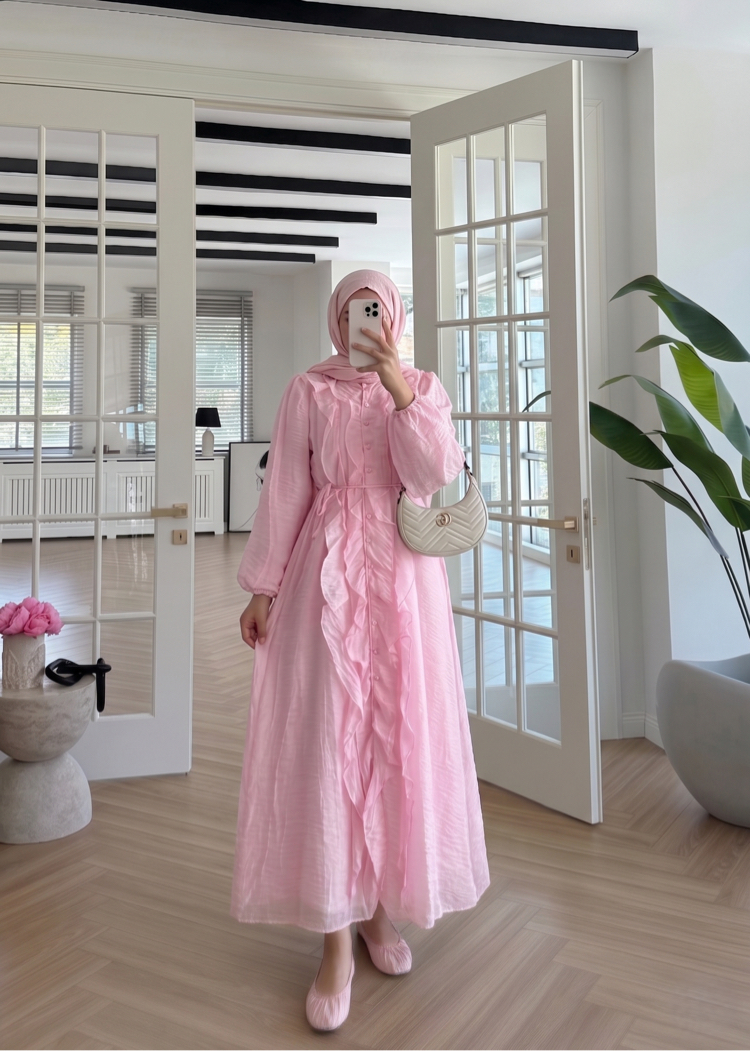 Pembe fırfırlı elbise 