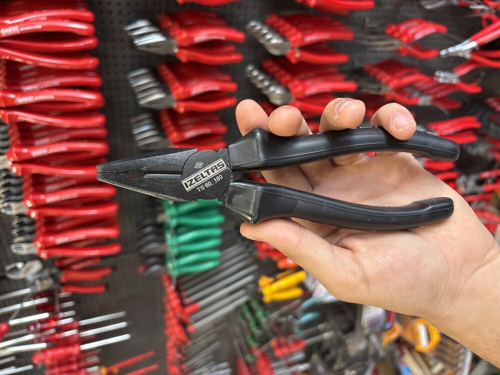 İzeltaş Özel Seri Black Line 180 MM Pense