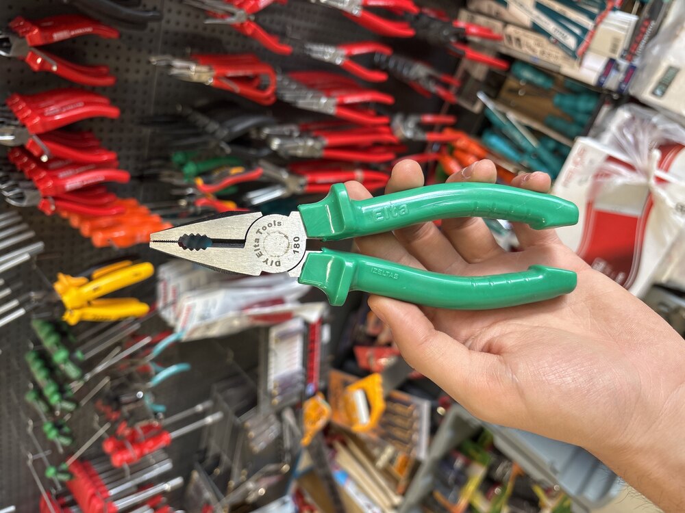 İzeltaş Elta 180 MM Pense