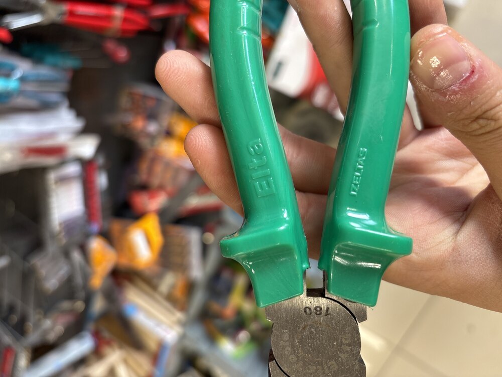 İzeltaş Elta 180 MM Pense