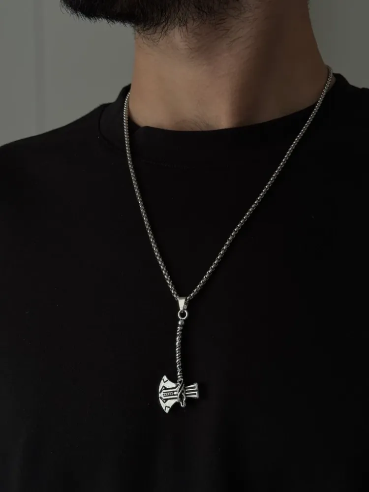 Çelik Balta Model Kolye