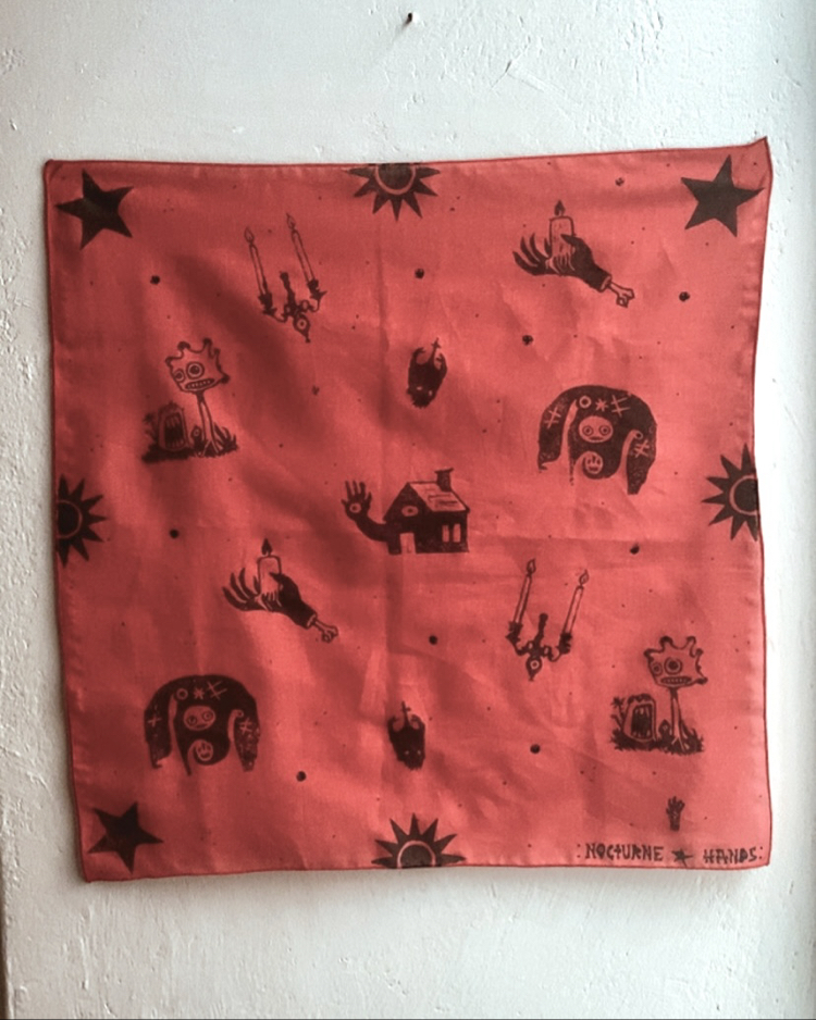 Kırmızı El Baskısı Linol Bandana – 50 × 50 cm