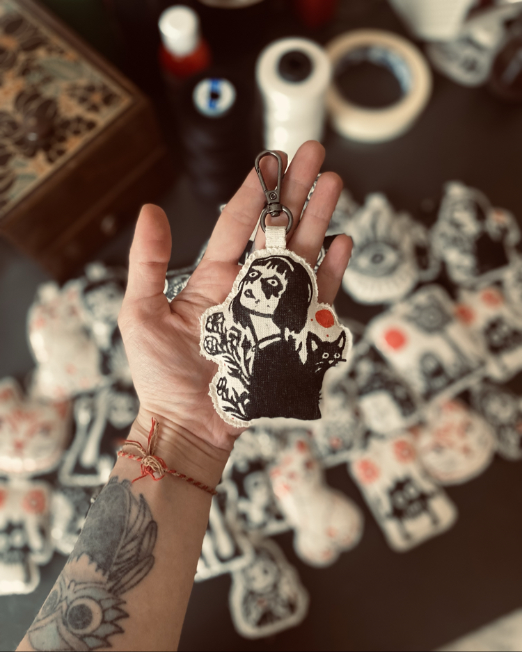 El yapımı Charm - Linol Baskı - Bagged Trouble IV