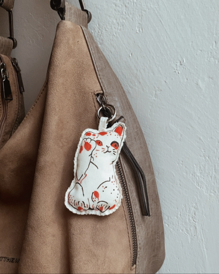 El Boyaması Cat Charm
