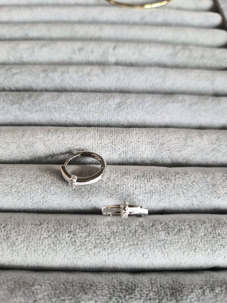 Beyaz Şerit Detaylı Silver Halka Küpe