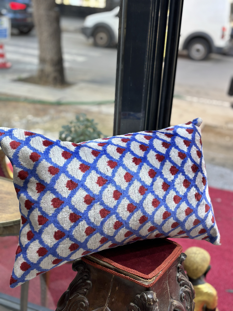 •	El Dokuması İkat Dekoratif Yastık