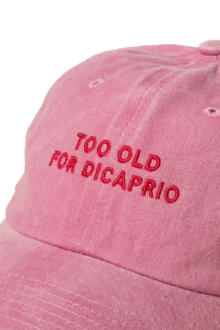 Nakışlı Pembe Şapka Too Old For Dicaprio Eskitme Kumaşlı ve Fuşya Nakışlı Şapka
