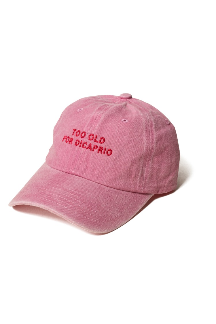 Nakışlı Pembe Şapka Too Old For Dicaprio Eskitme Kumaşlı ve Fuşya Nakışlı Şapka