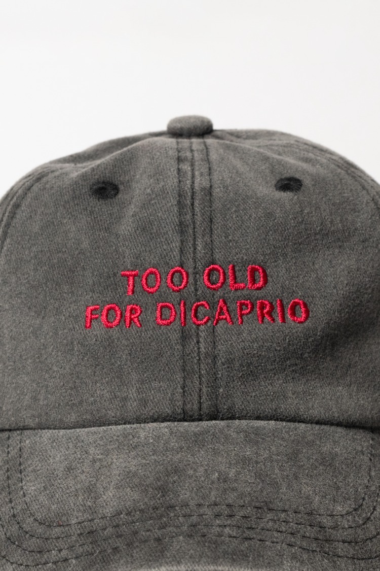 Nakışlı Antrasit Şapka too old for dicaprio Eskitme Kumaşlı ve Yazı Nakışlı Şapka