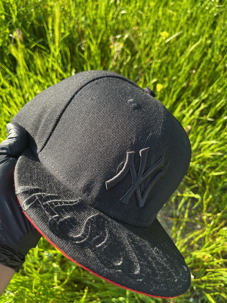 New York Yankees Black Fire Fitted Cap