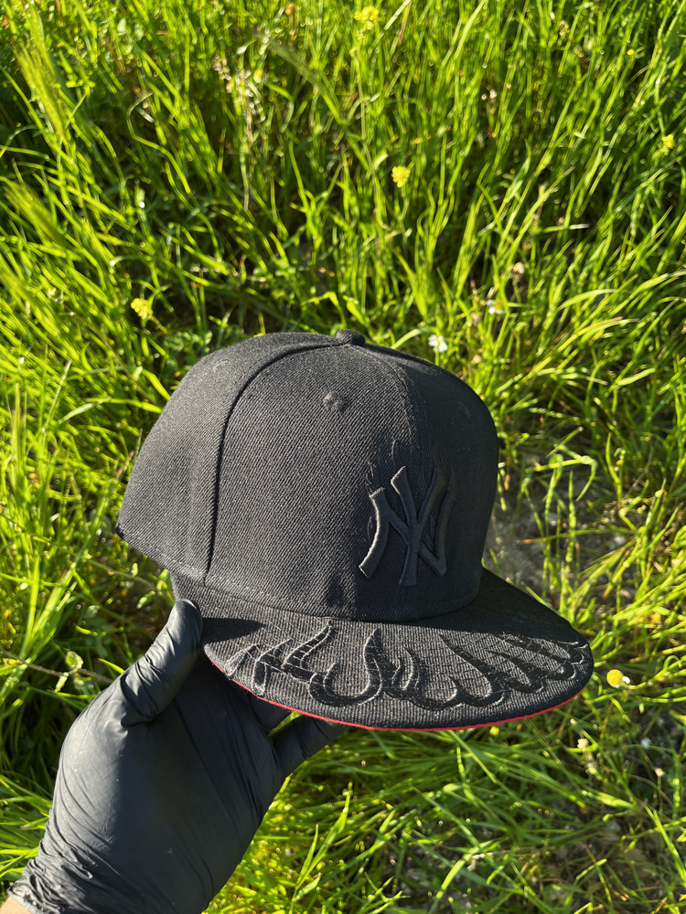 New York Yankees Black Fire Fitted Cap