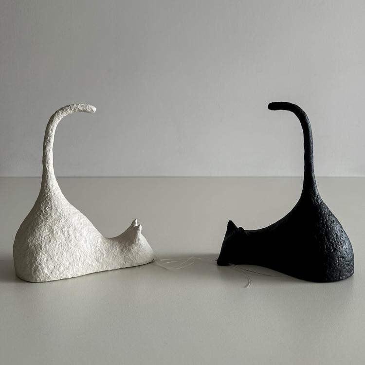 Paper mache kedi