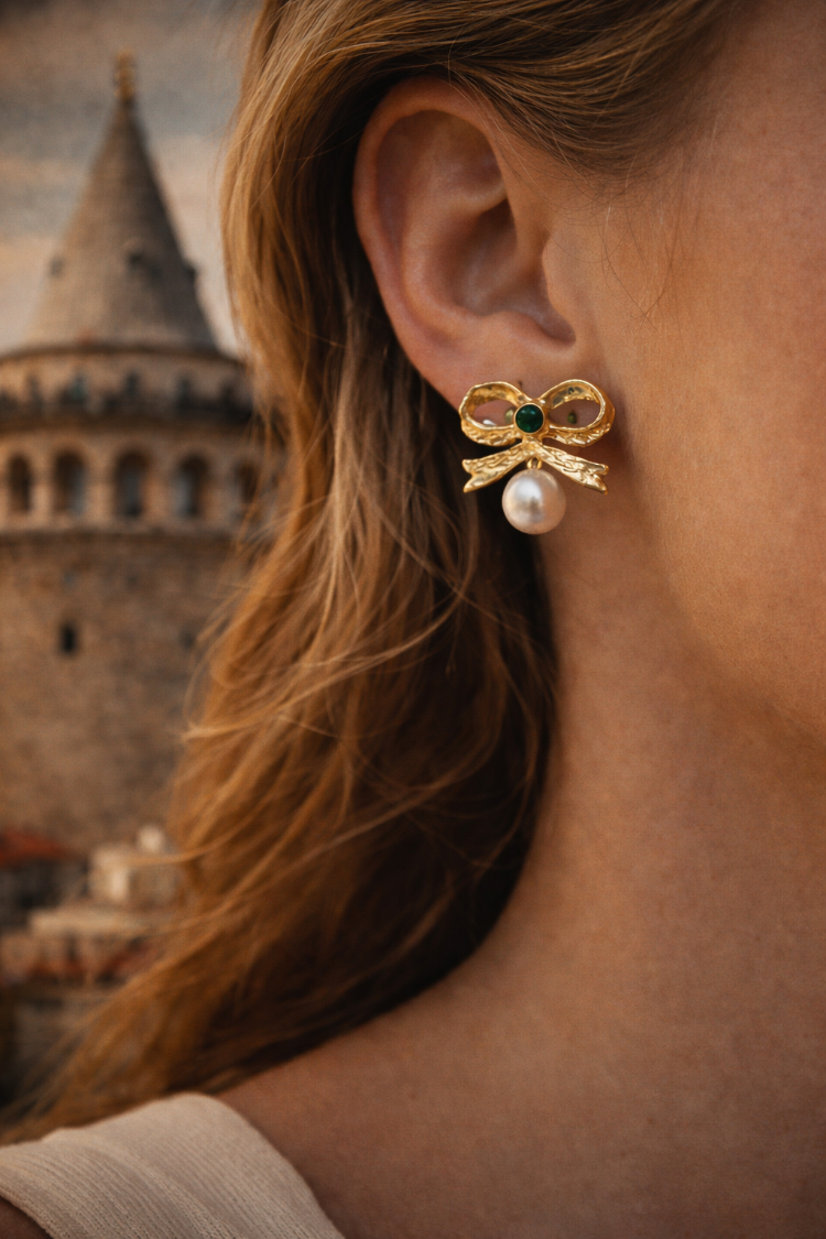 Emerald Ribbon Pearl Earrings