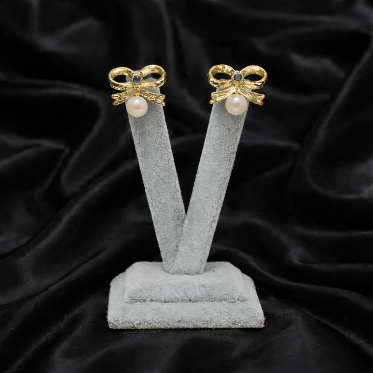 Emerald Ribbon Pearl Earrings