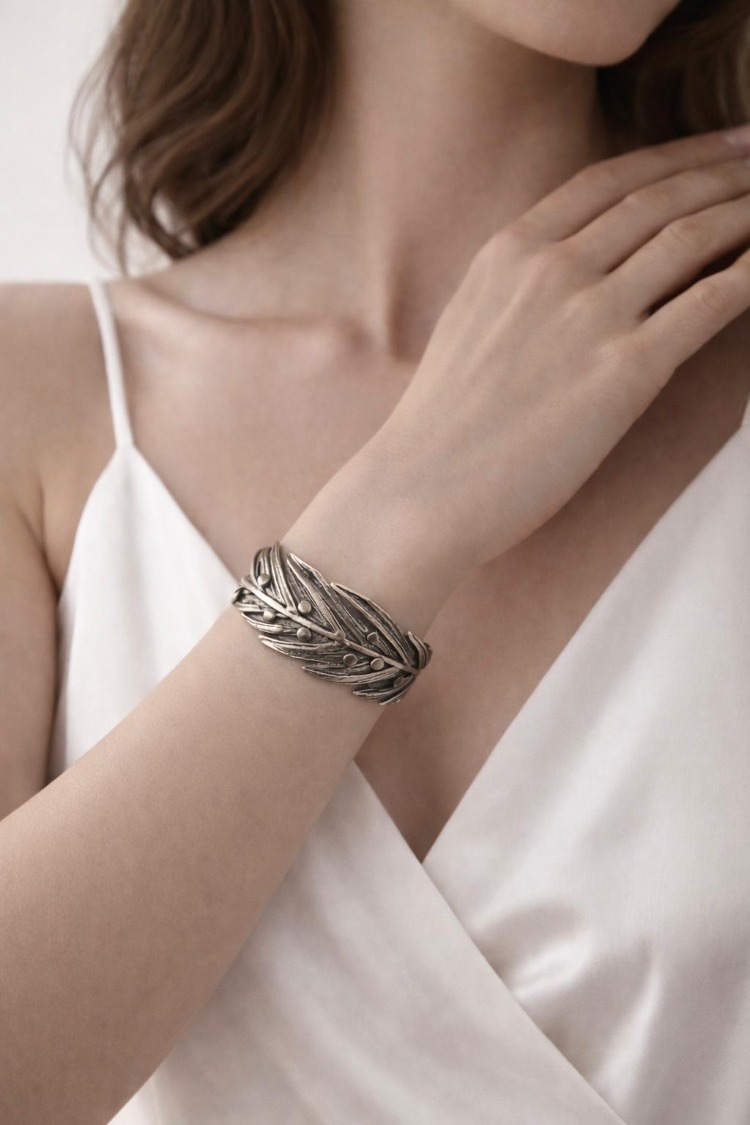 Helena Laurel Cuff