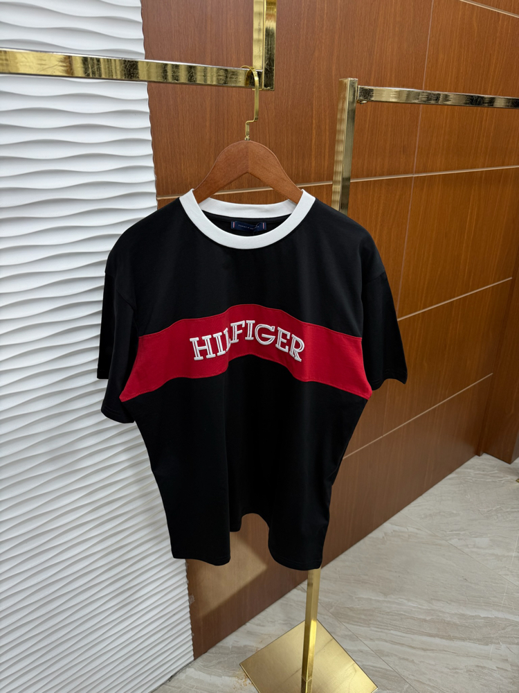 Tommy Göğüs Şeritli İthal Siyah Tişört