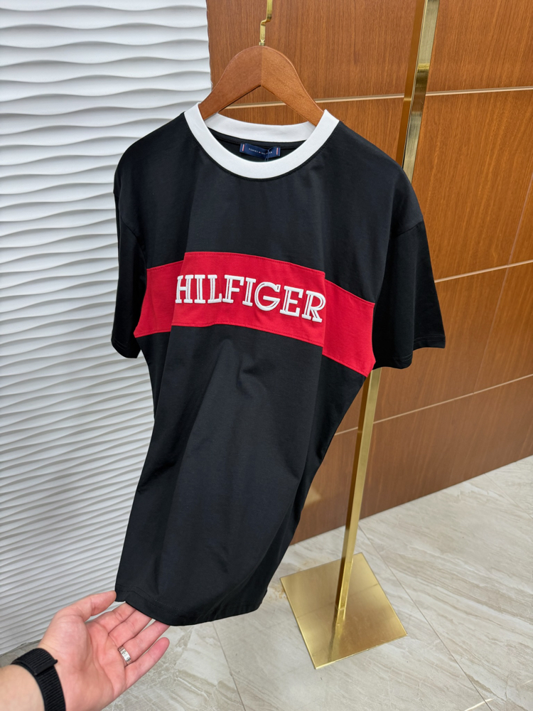 Tommy Göğüs Şeritli İthal Siyah Tişört