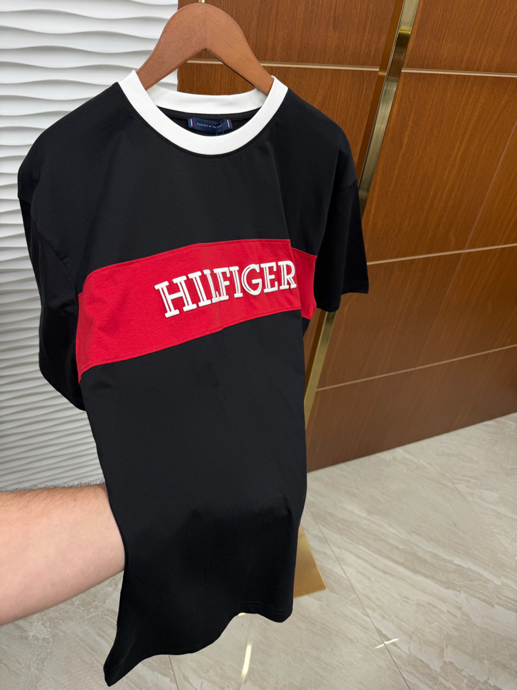 Tommy Göğüs Şeritli İthal Siyah Tişört