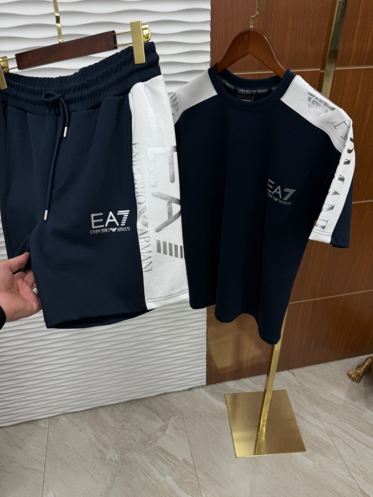 EA7 Yazlık Omuz Detaylı Lacivert Takım