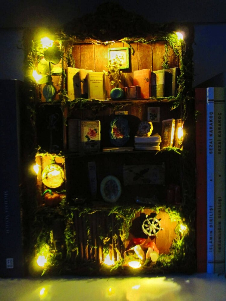 LED Işıklı Kitaplık