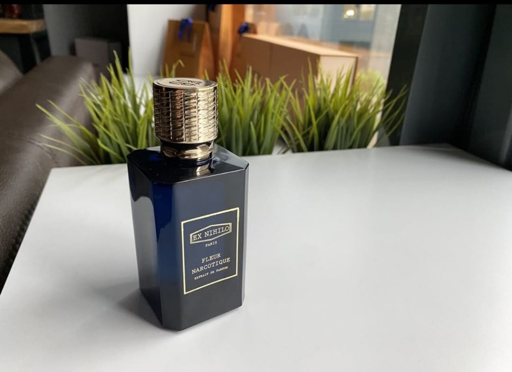 ex nihilo fleur narcotique extrait de parfum 10 ml.