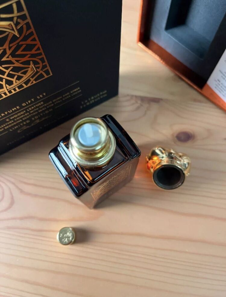 clive christian c woody leather with oudh intense edp 10 ml 