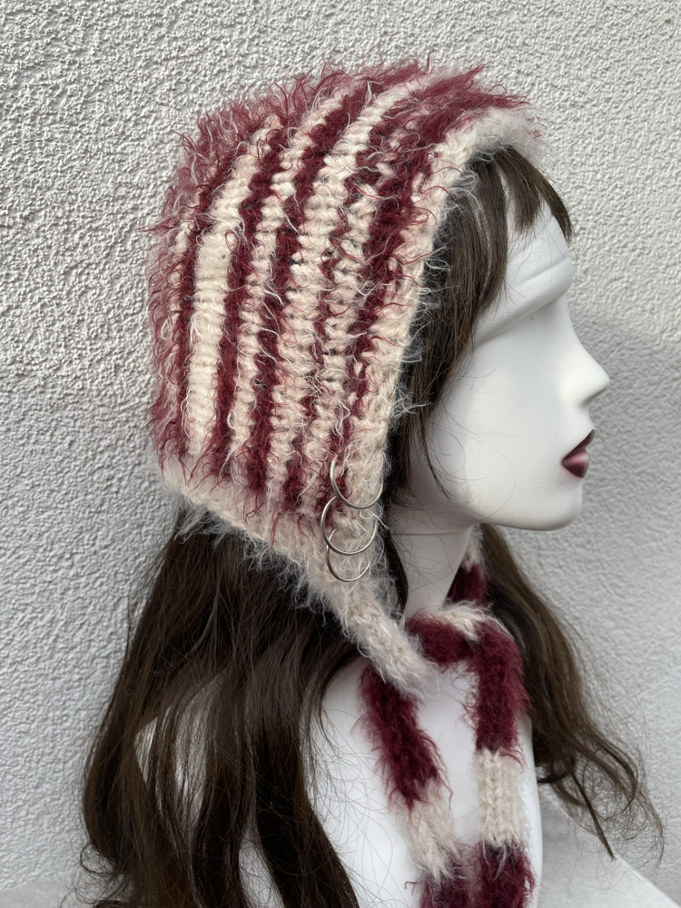 striped bonnet with metal charms ⛓️