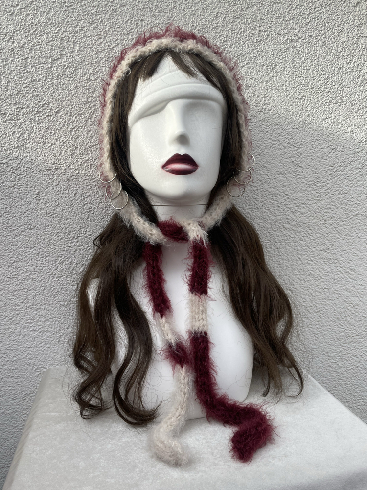 striped bonnet with metal charms ⛓️