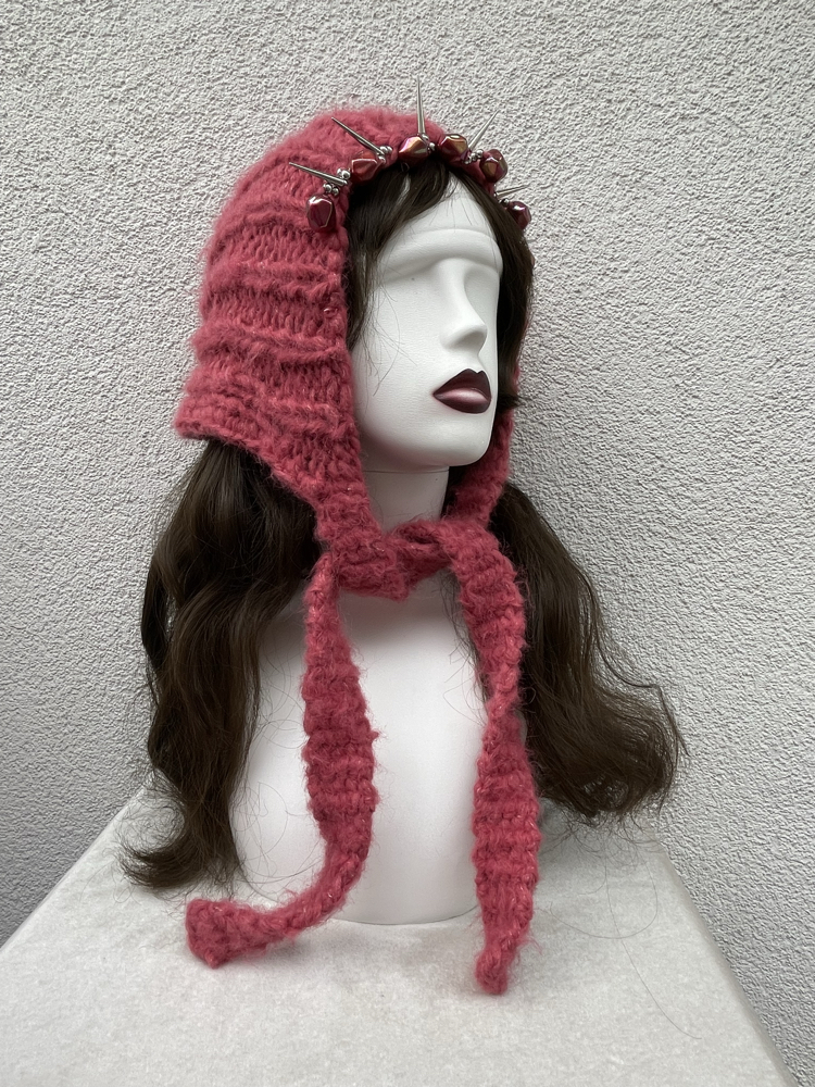 spiked bonnet