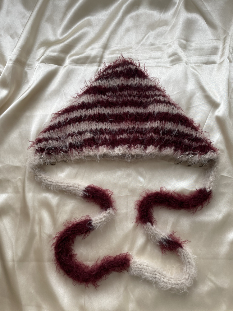 striped bonnet with metal charms ⛓️