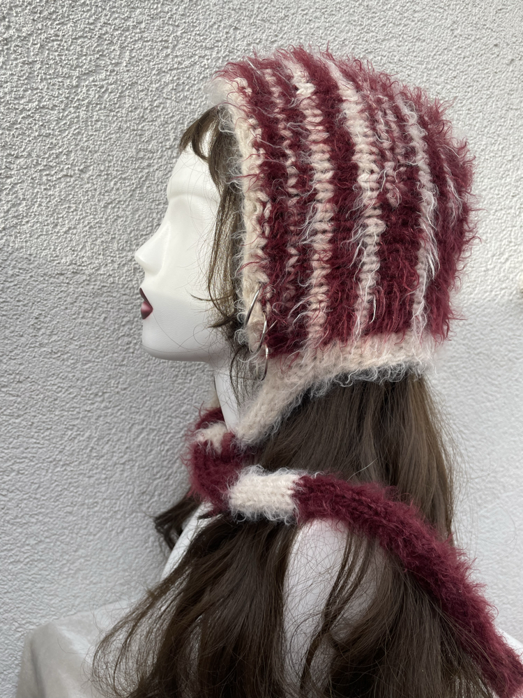 striped bonnet with metal charms ⛓️