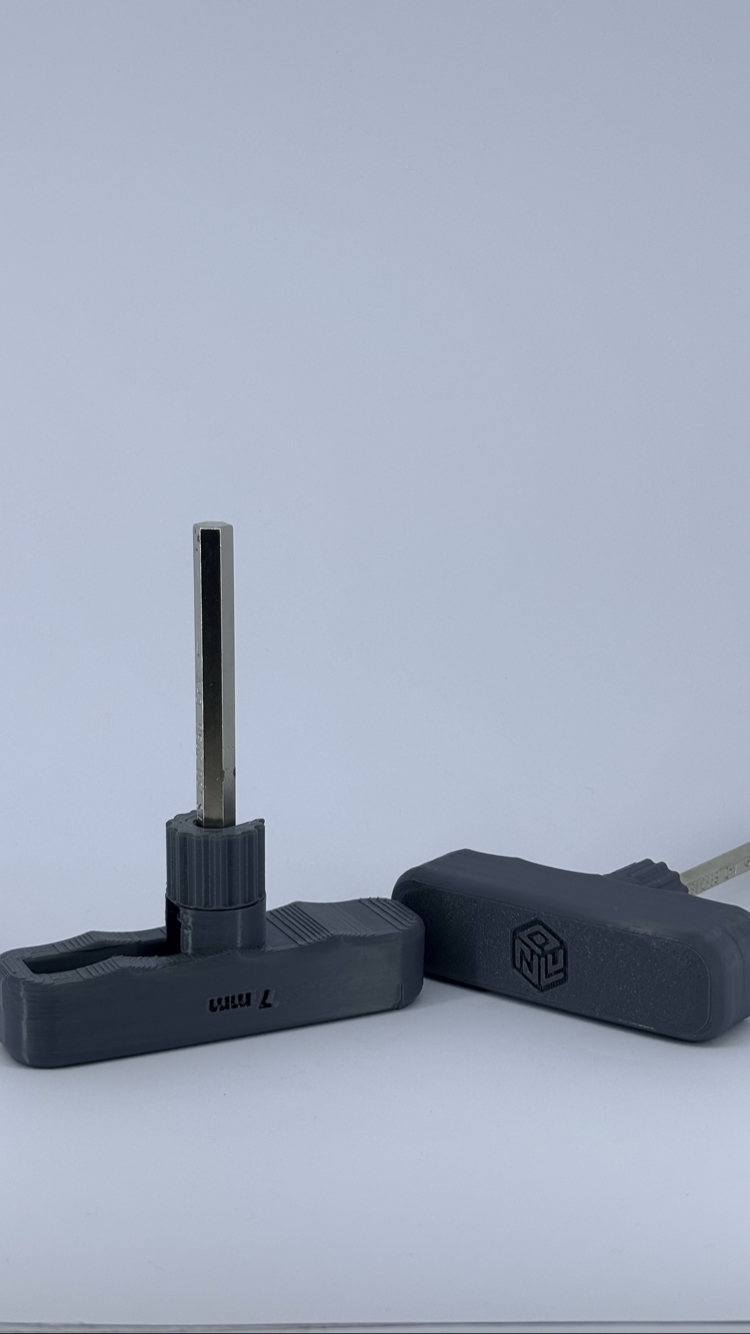Novolit Labs – İzeltaş Uyumlu Ergonomik ABS Alyan Tutucu (Tekli)
