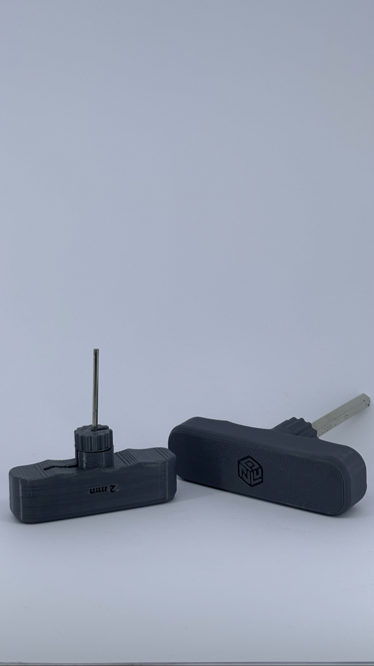 Novolit Labs – İzeltaş Uyumlu Ergonomik ABS Alyan Tutucu (Tekli)