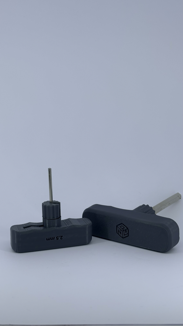 Novolit Labs – İzeltaş Uyumlu Ergonomik ABS Alyan Tutucu (Tekli)