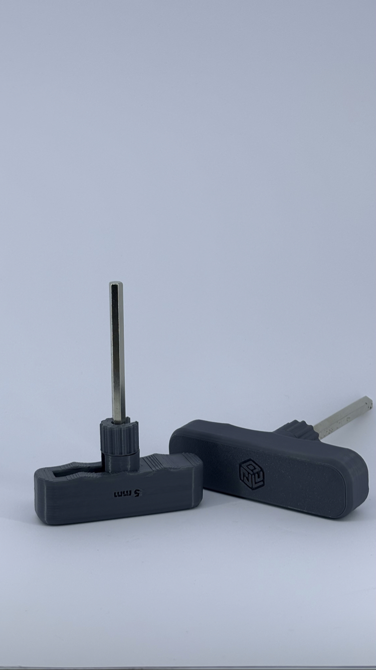 Novolit Labs – İzeltaş Uyumlu Ergonomik ABS Alyan Tutucu (Tekli)
