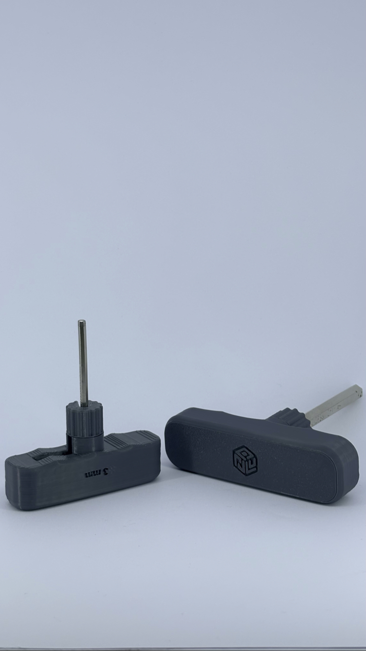 Novolit Labs – İzeltaş Uyumlu Ergonomik ABS Alyan Tutucu (Tekli)