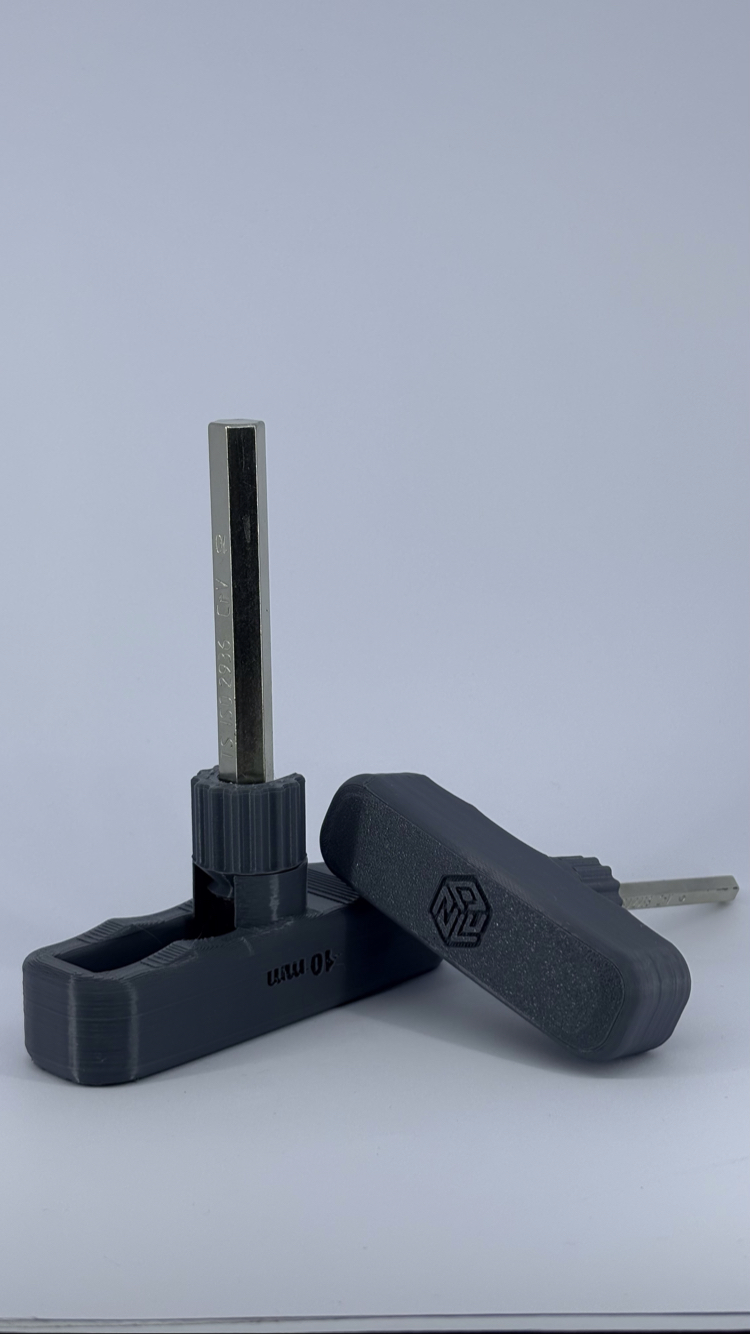 Novolit Labs – İzeltaş Uyumlu Ergonomik ABS Alyan Tutucu (Tekli)