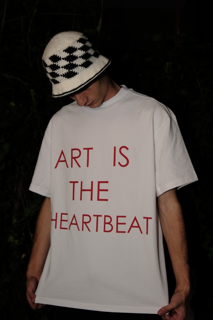 "ART IS THE HEARTBEAT" Unisex Oversize T-shirt 