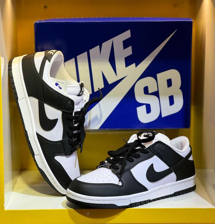 Nike Dunk Low (Panda)