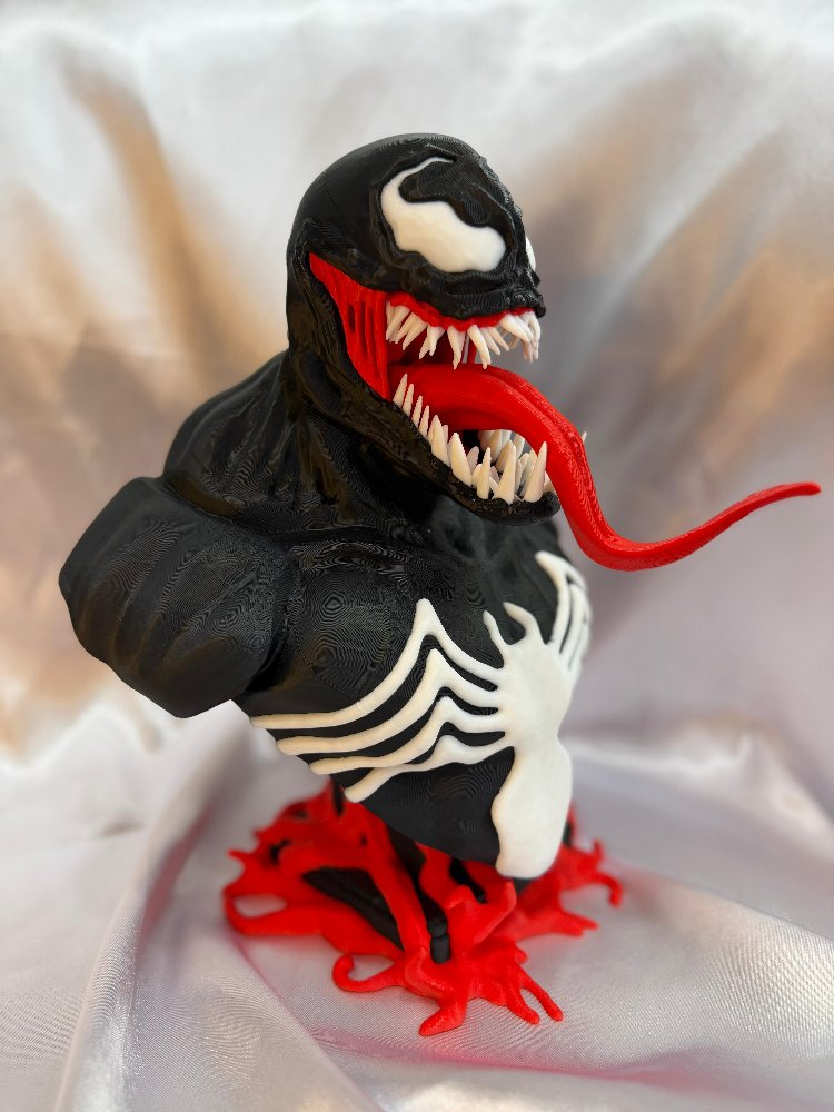 Venom XL Büst – 28 cm | Standlı & Duvara Monte Seçenekli