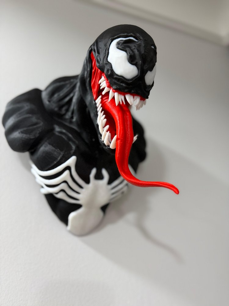 Venom XL Büst – 28 cm | Standlı & Duvara Monte Seçenekli