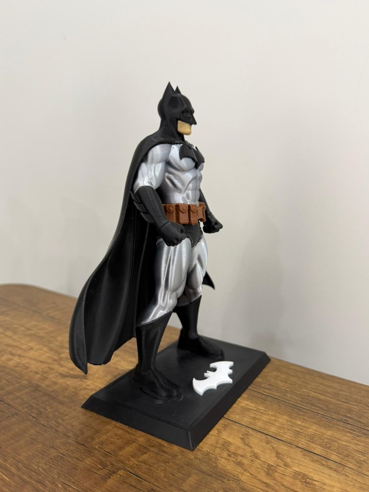Batman Figürü – 20 cm (Standlı)