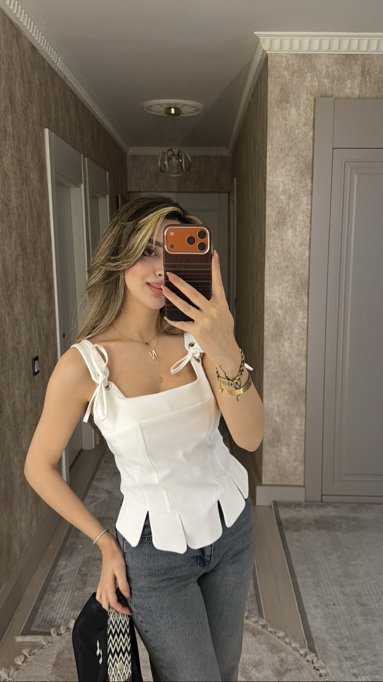 Beyaz korse bluz