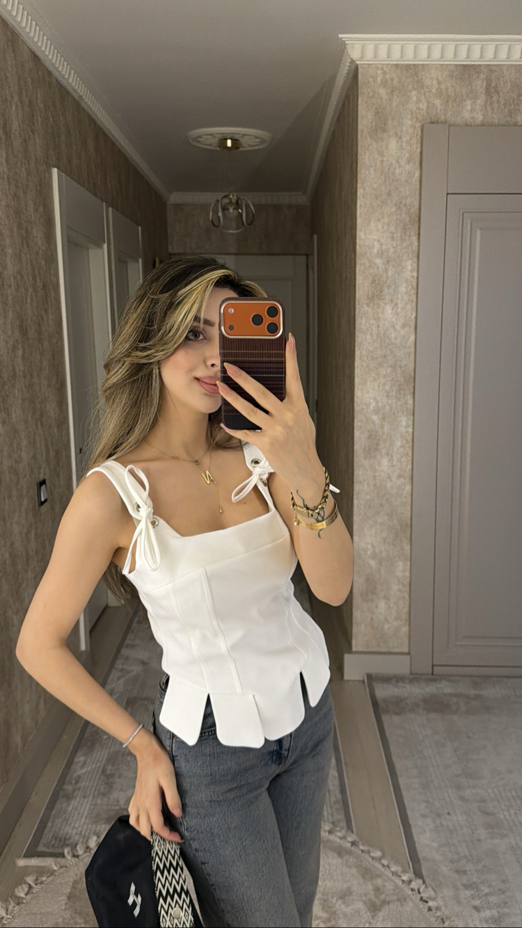 Beyaz korse bluz