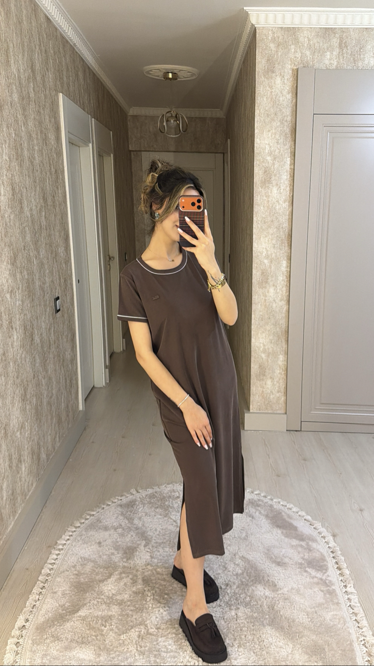 Lacoste etiketli kartlı basic elbise