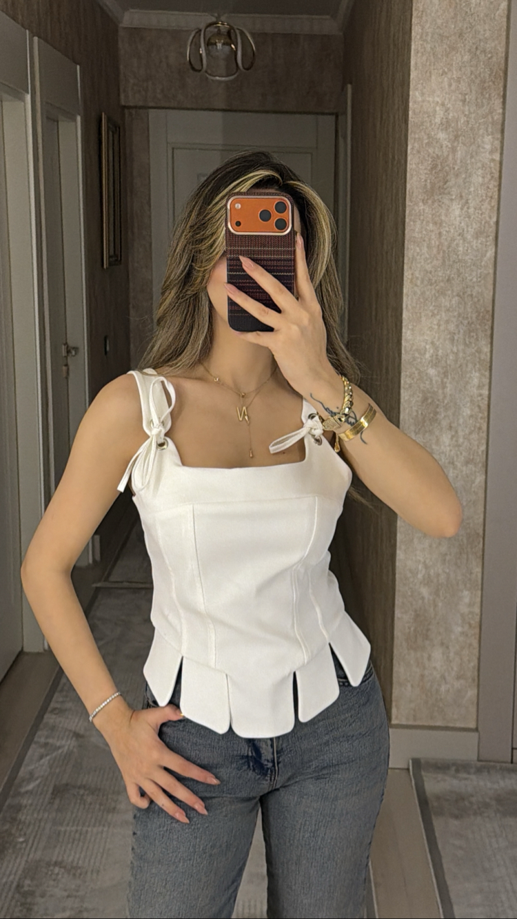 Beyaz korse bluz