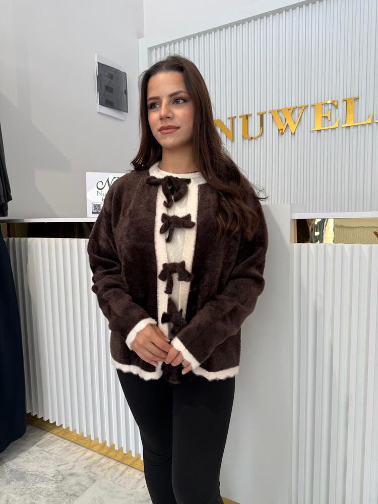 Püskül Bağcıklı Yumuşacık Angora Hırka