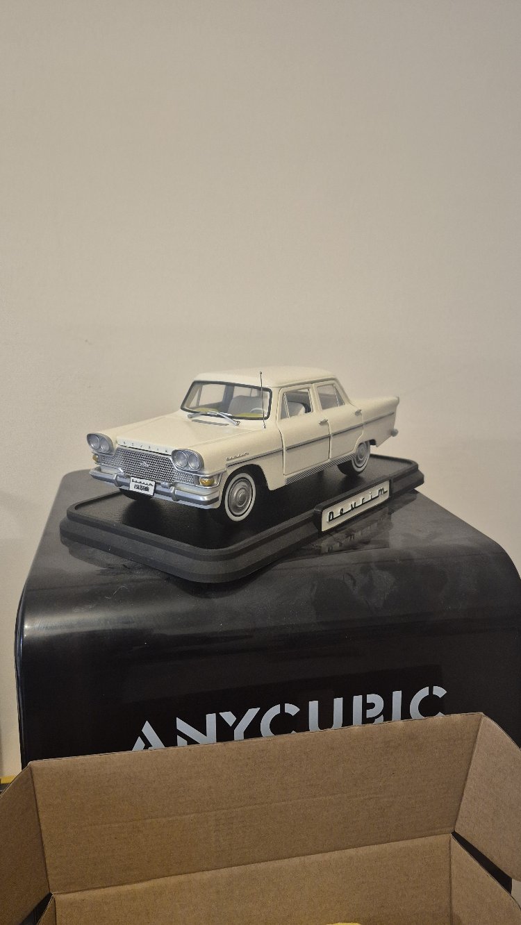 Devrim Arabası 1/18 model