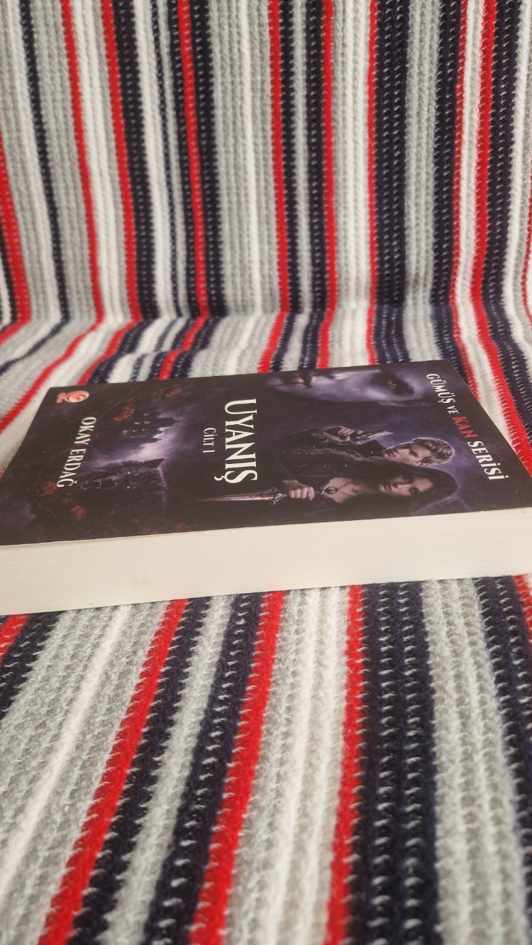 Gümüş ve Kan Serisi (Cilt 1): Uyanış
