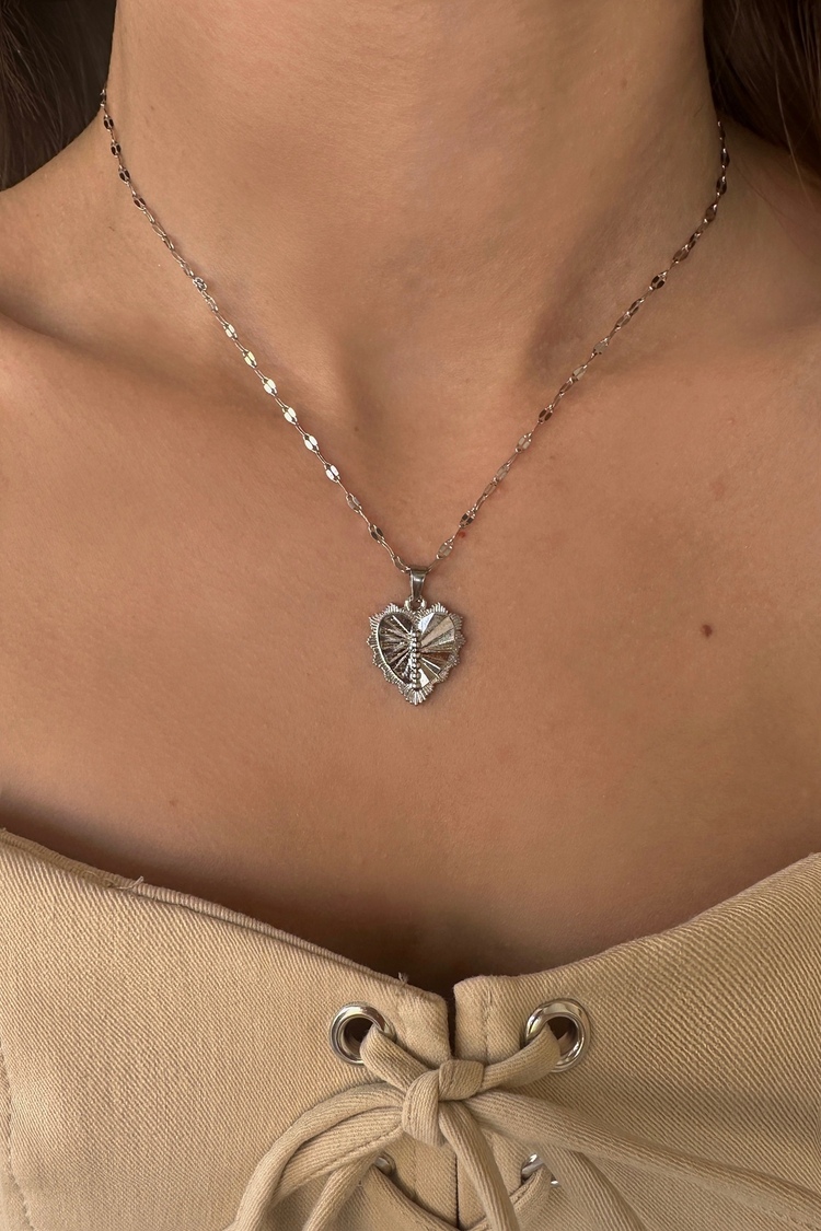 Çelik Kalp Kolye